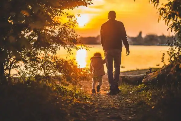 image of dad and child - parental alienation Buckinghamshire
